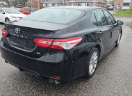 2020-TOYOTA CAMRY  SE/REAR VIEW CAMERA/HEATED SEATS/POWER SEATS/LEATHER SEATS/ALLOY WHEELS/BLUETOOTH/REMOTE TRUNK RELEASE.$23949.00