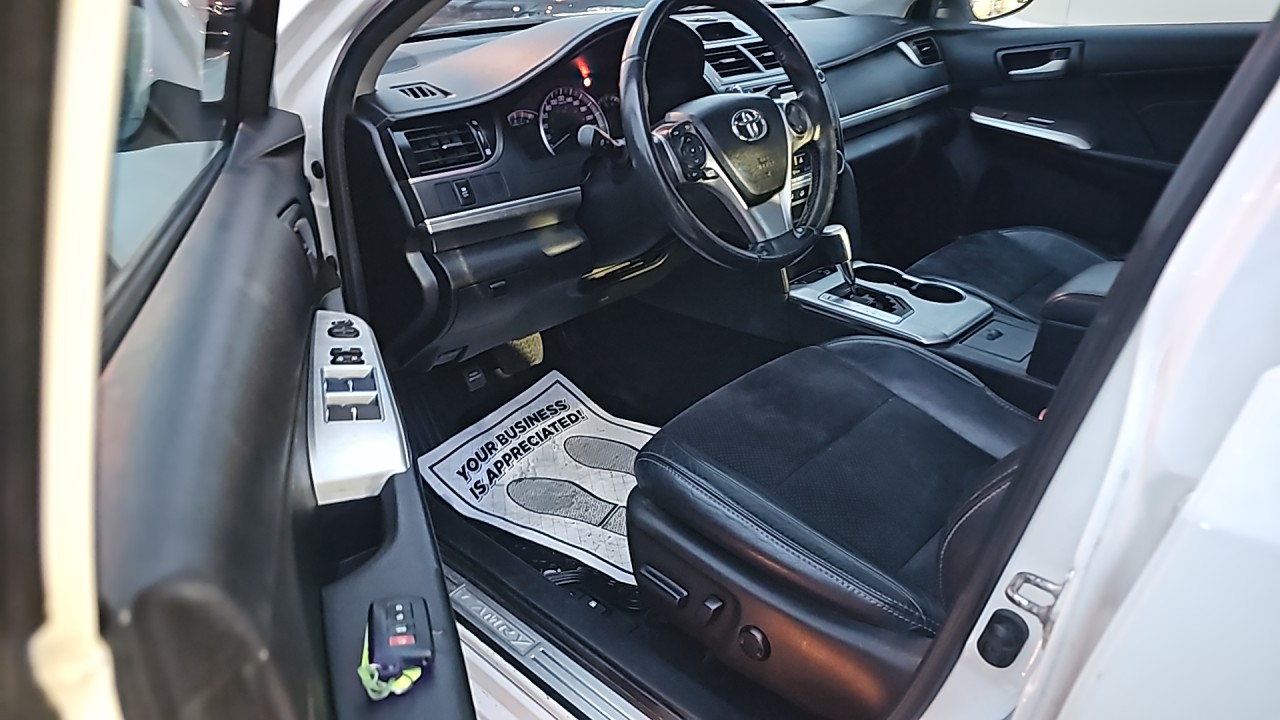 2013 Toyota Camry SE Loaded/Leather Seats/Heated Seats/Power Seat/Sun Roof/Alloy Wheels/Rear View Camera/Spoiler/ECO Mode. $12449