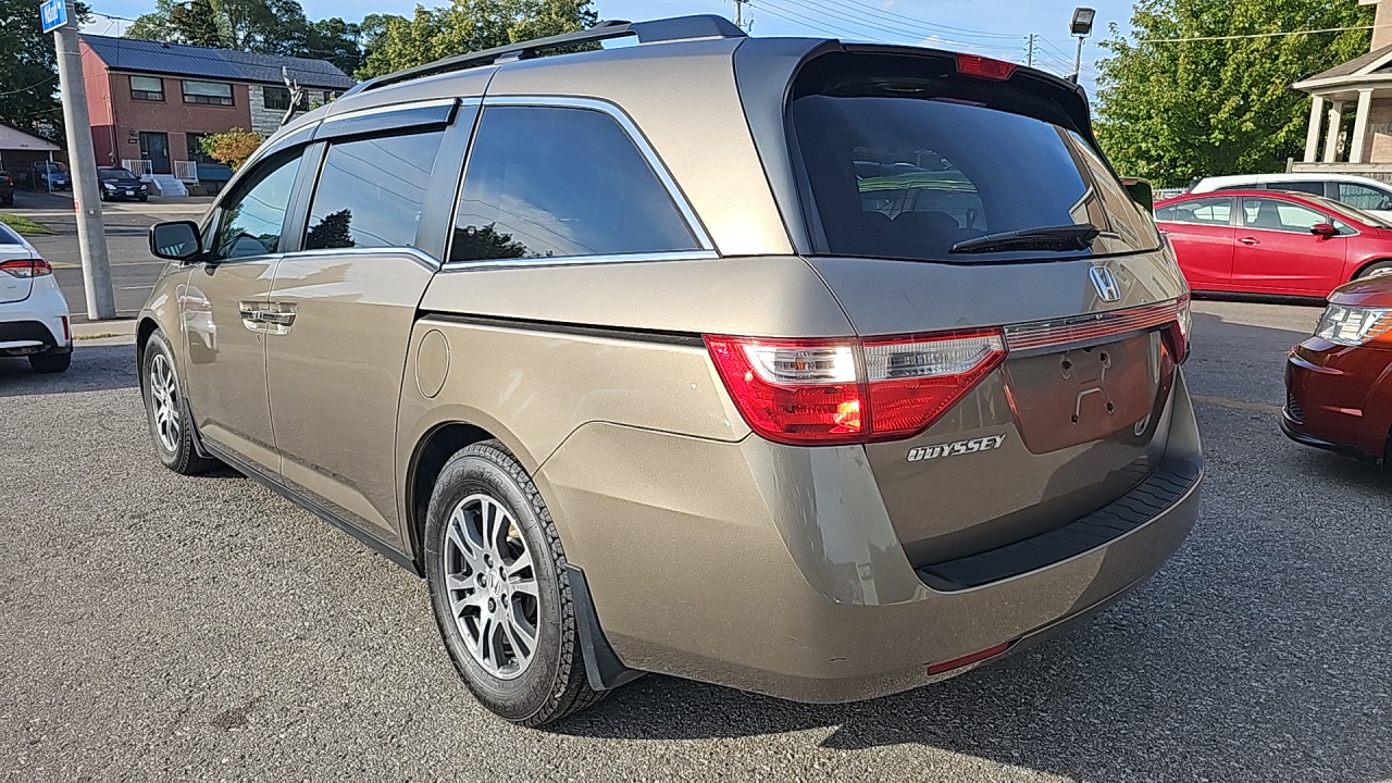 2013-Honda Odyssey/Rear View Camera/Power Seat/Alloy Wheels/8 Seats/Power Sliding Doors/Rear Air and Heat/Roof Wrack. $11989