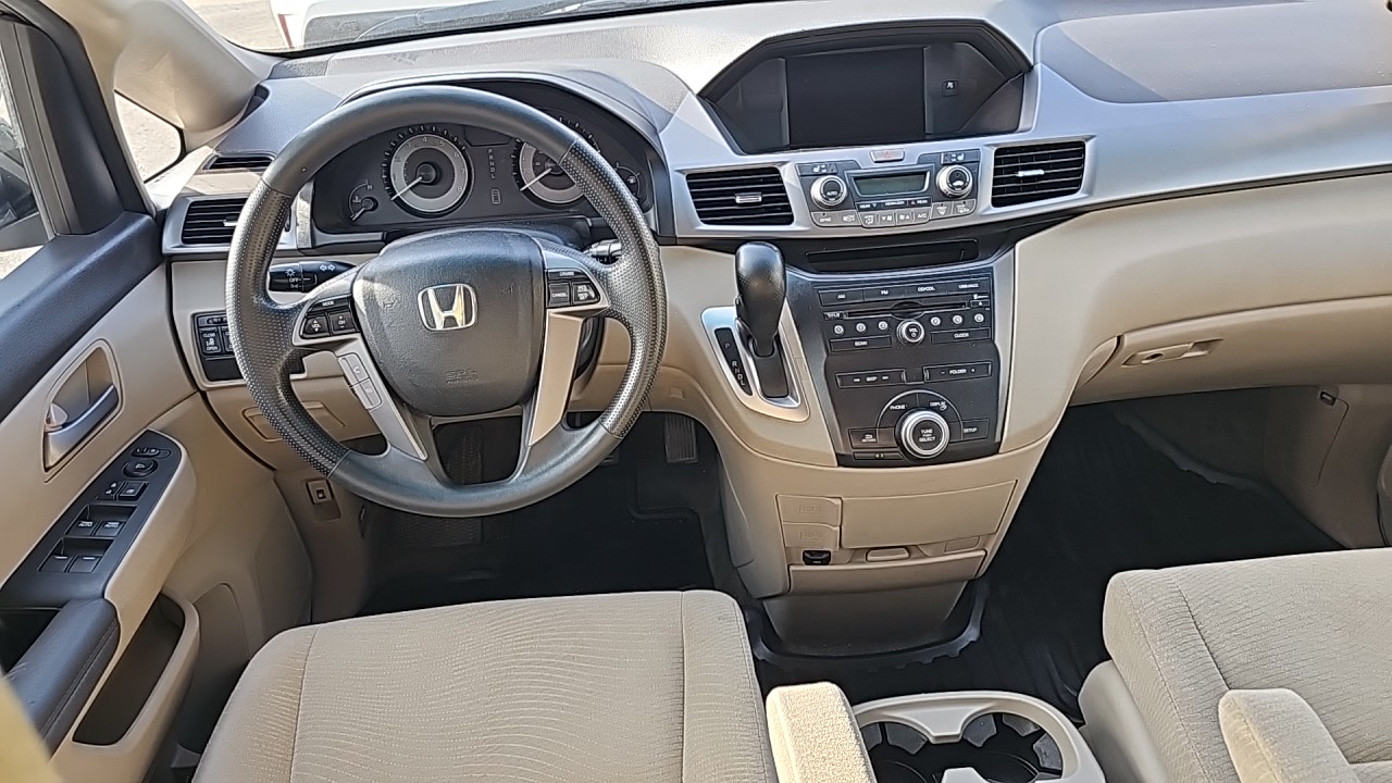 2013-Honda Odyssey/Rear View Camera/Power Seat/Alloy Wheels/8 Seats/Power Sliding Doors/Rear Air and Heat/Roof Wrack. $11989