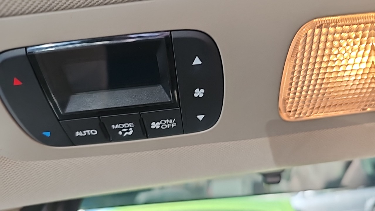 2013-Honda Odyssey/Rear View Camera/Power Seat/Alloy Wheels/8 Seats/Power Sliding Doors/Rear Air and Heat/Roof Wrack. $11989