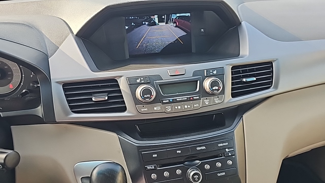 2013-Honda Odyssey/Rear View Camera/Power Seat/Alloy Wheels/8 Seats/Power Sliding Doors/Rear Air and Heat/Roof Wrack. $11989