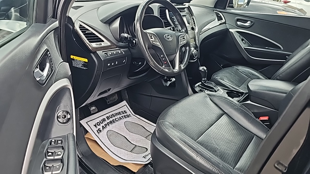 2016 Hyundai Santa Fee Loaded/Panorama Sun Roof/Remote Start/Power Seats/Heated Seats/Navigation/Dash Cam/Alloy Wheels/Rear View Camera.$12449.00