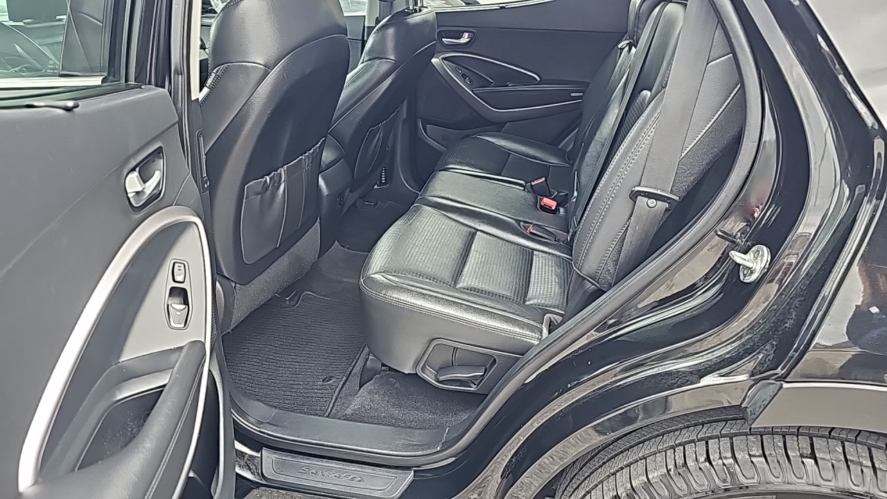 2016 Hyundai Santa Fee Loaded/Panorama Sun Roof/Remote Start/Power Seats/Heated Seats/Navigation/Dash Cam/Alloy Wheels/Rear View Camera.$12449.00