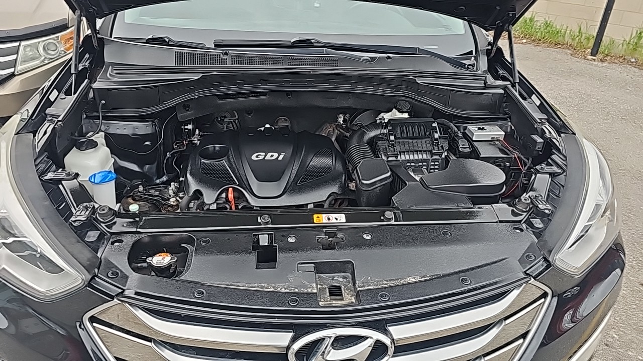 2016 Hyundai Santa Fee Loaded/Panorama Sun Roof/Remote Start/Power Seats/Heated Seats/Navigation/Dash Cam/Alloy Wheels/Rear View Camera.$12449.00